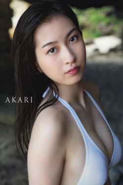 美女裸身